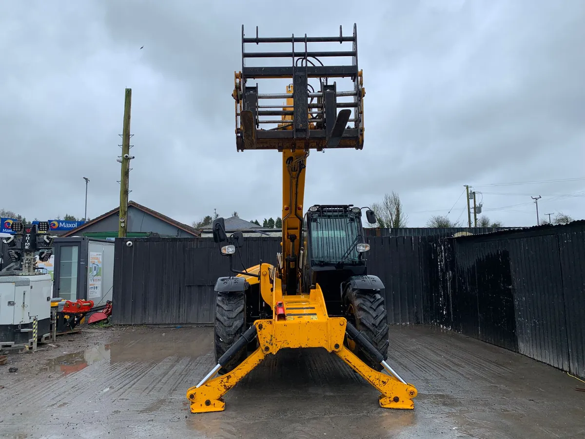 JCB 540-140 Telehandler – Side Tilt - Image 4