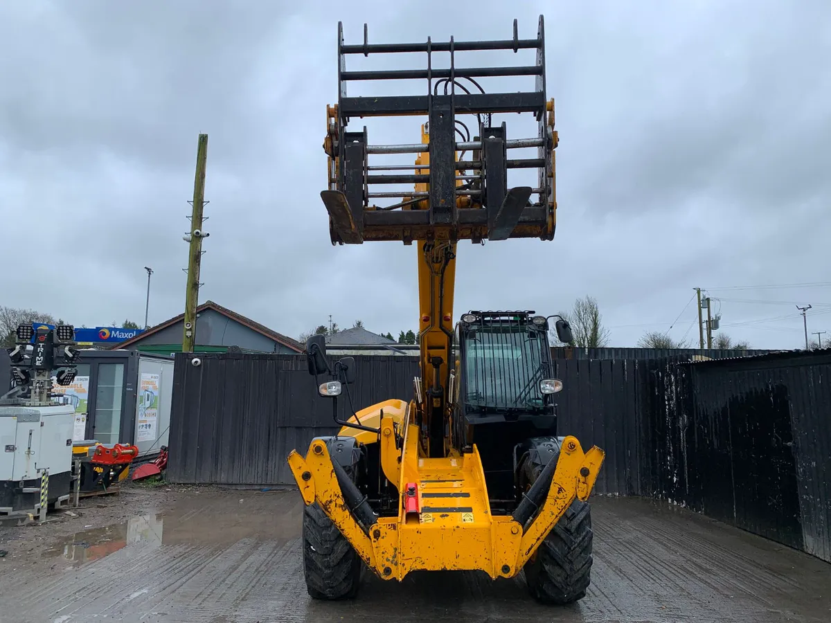 JCB 540-140 Telehandler – Side Tilt - Image 3