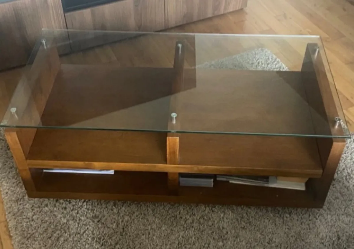 Coffee table and matching lamp table - Image 1