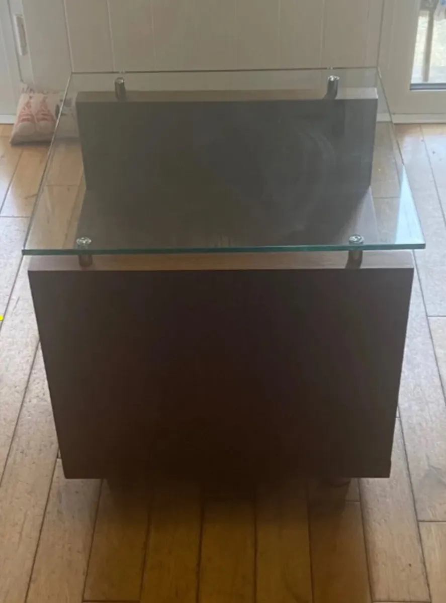 Coffee table and matching lamp table - Image 4