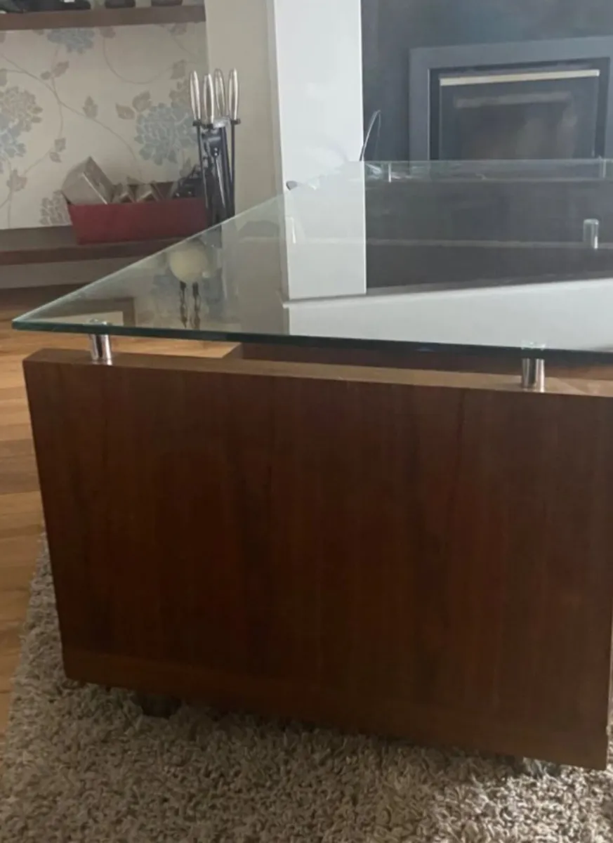 Coffee table and matching lamp table - Image 2