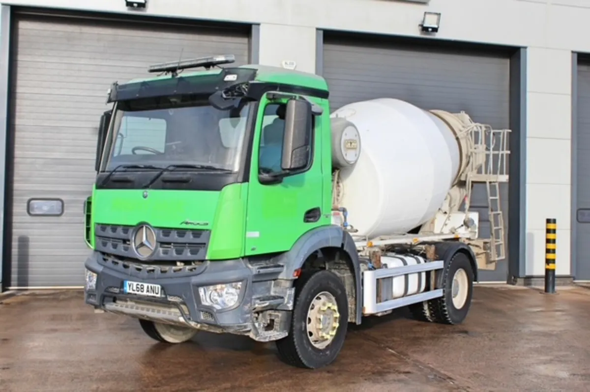 2019 MERCEDES -BENZ AROCS 1852 4X2 CONCRETE MIXER - Image 2