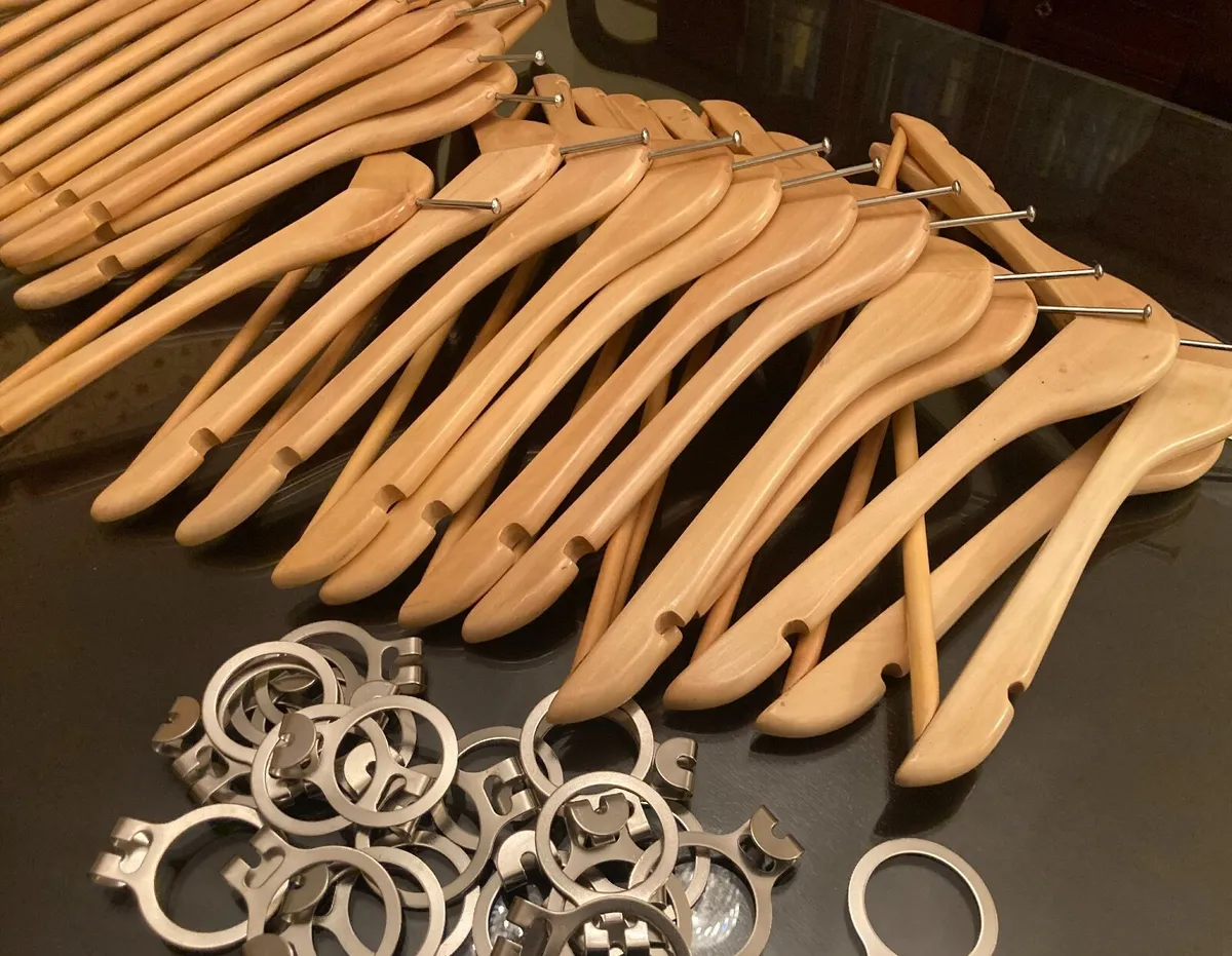 24 Hotel Security Clothes Hangers – Like New – €50