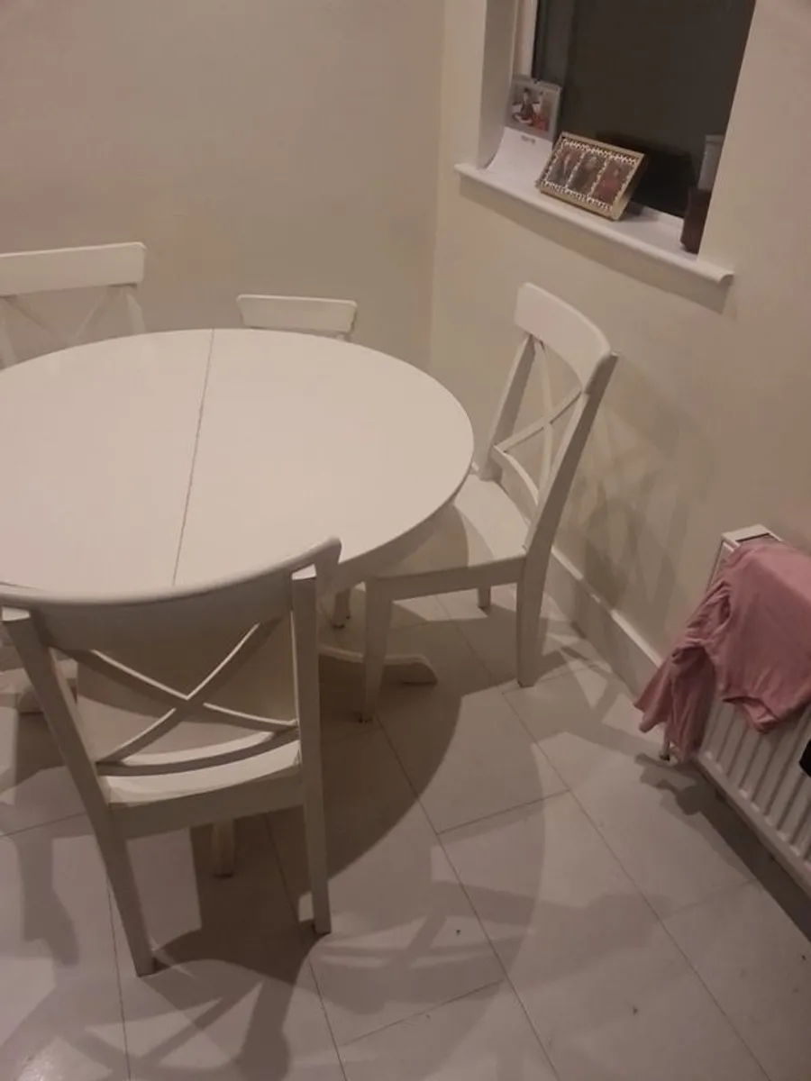 table and chairs - Image 2