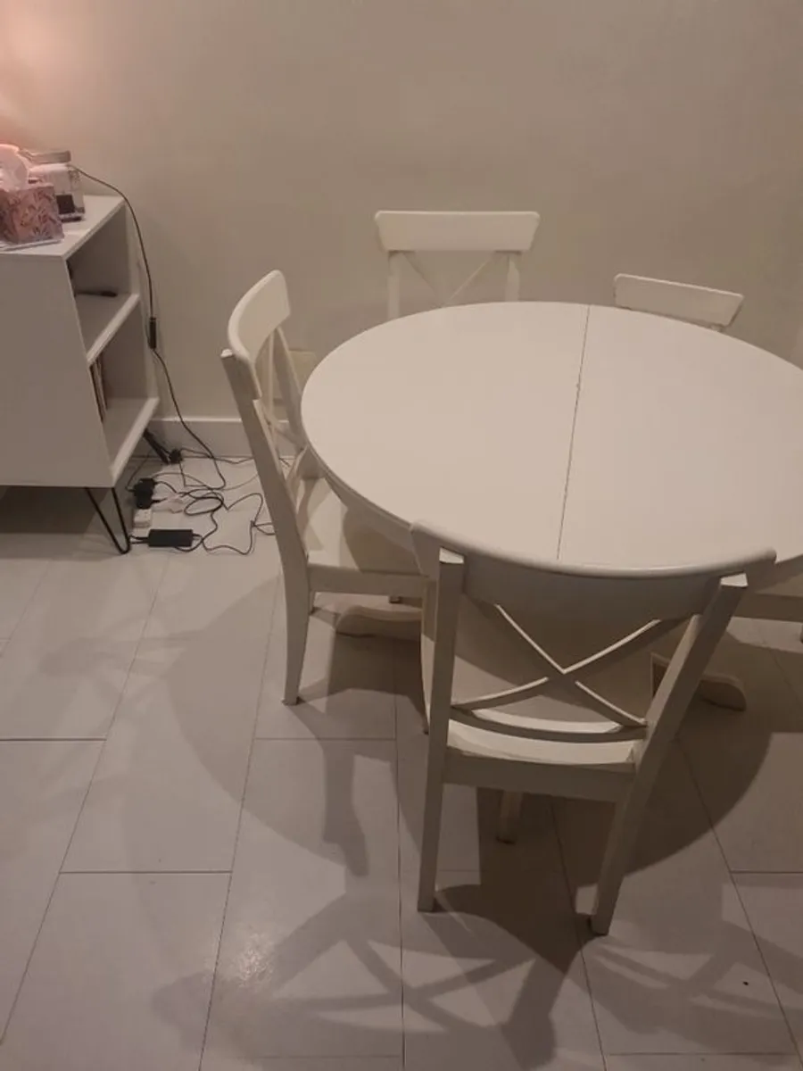 table and chairs - Image 3