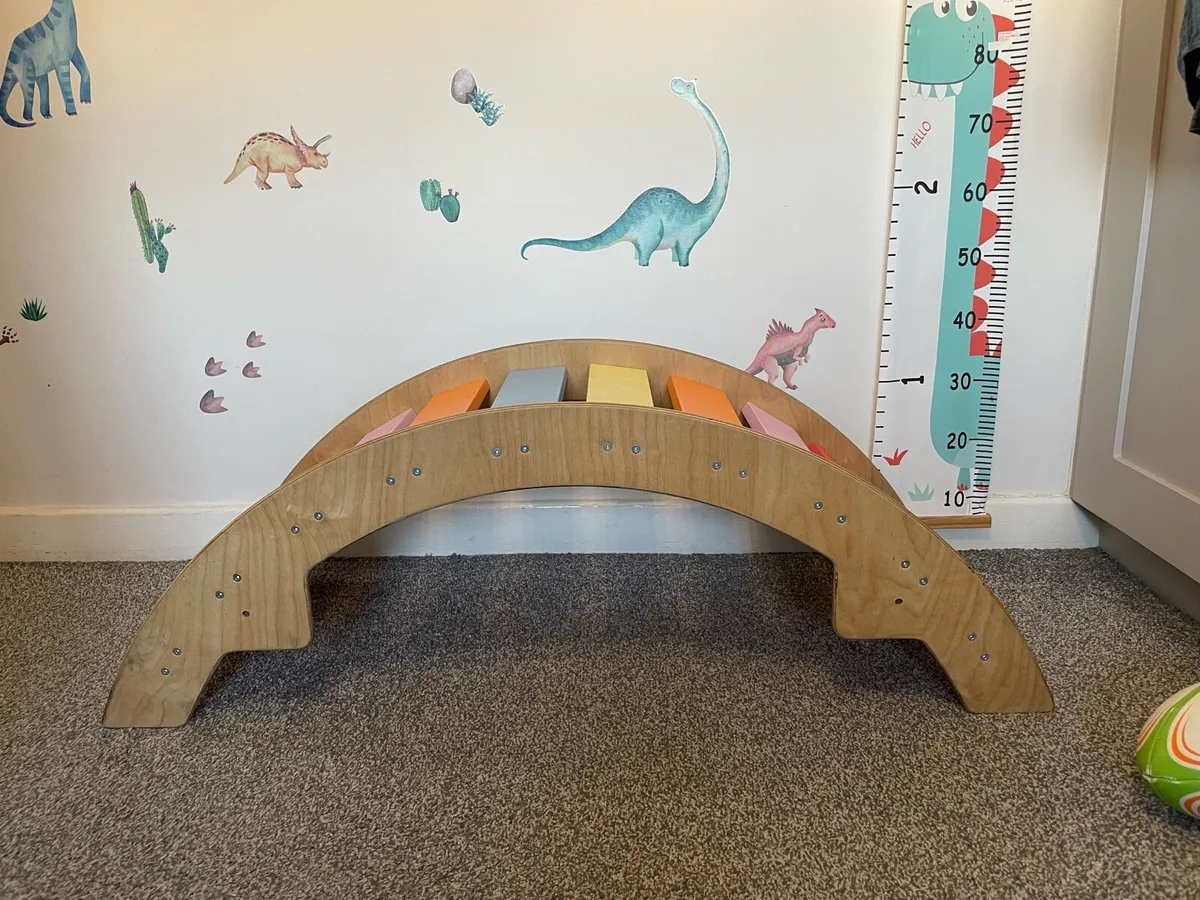 Children’s rainbow climbing arch - Image 1