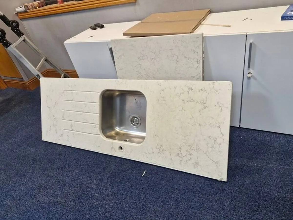 Quartz Counter Tops - Image 1