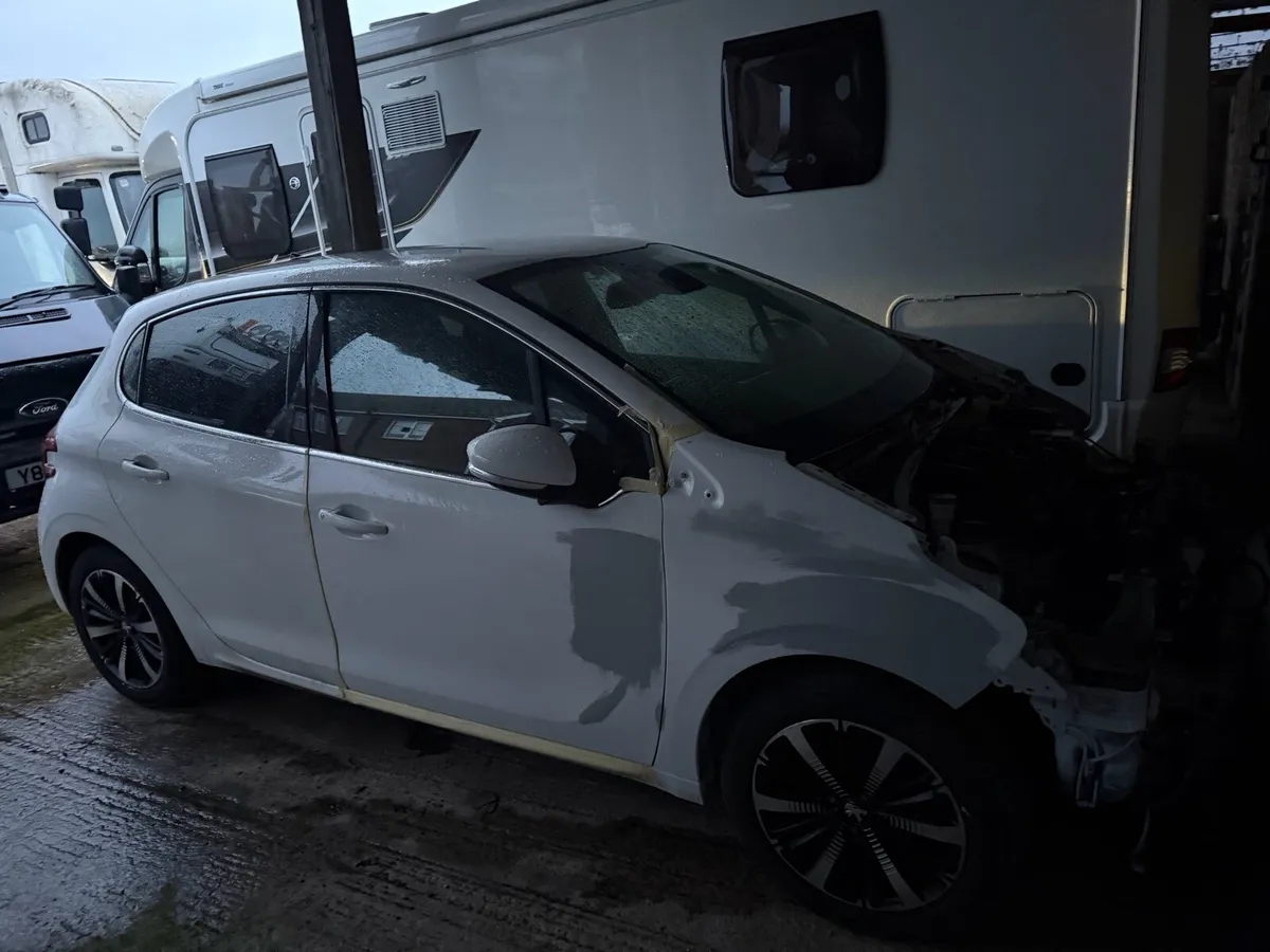 208 DAMAGED all parts here to repair - Image 2