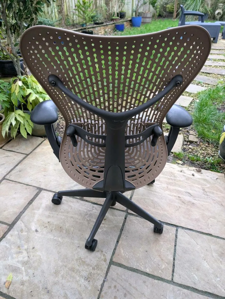 Ergonomic office chair - Image 4
