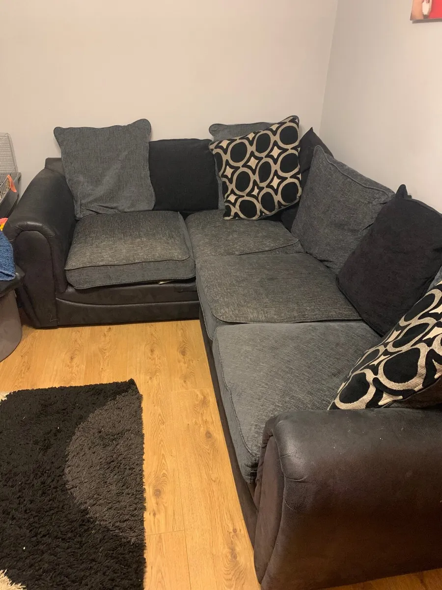 L shaped couch - Image 2