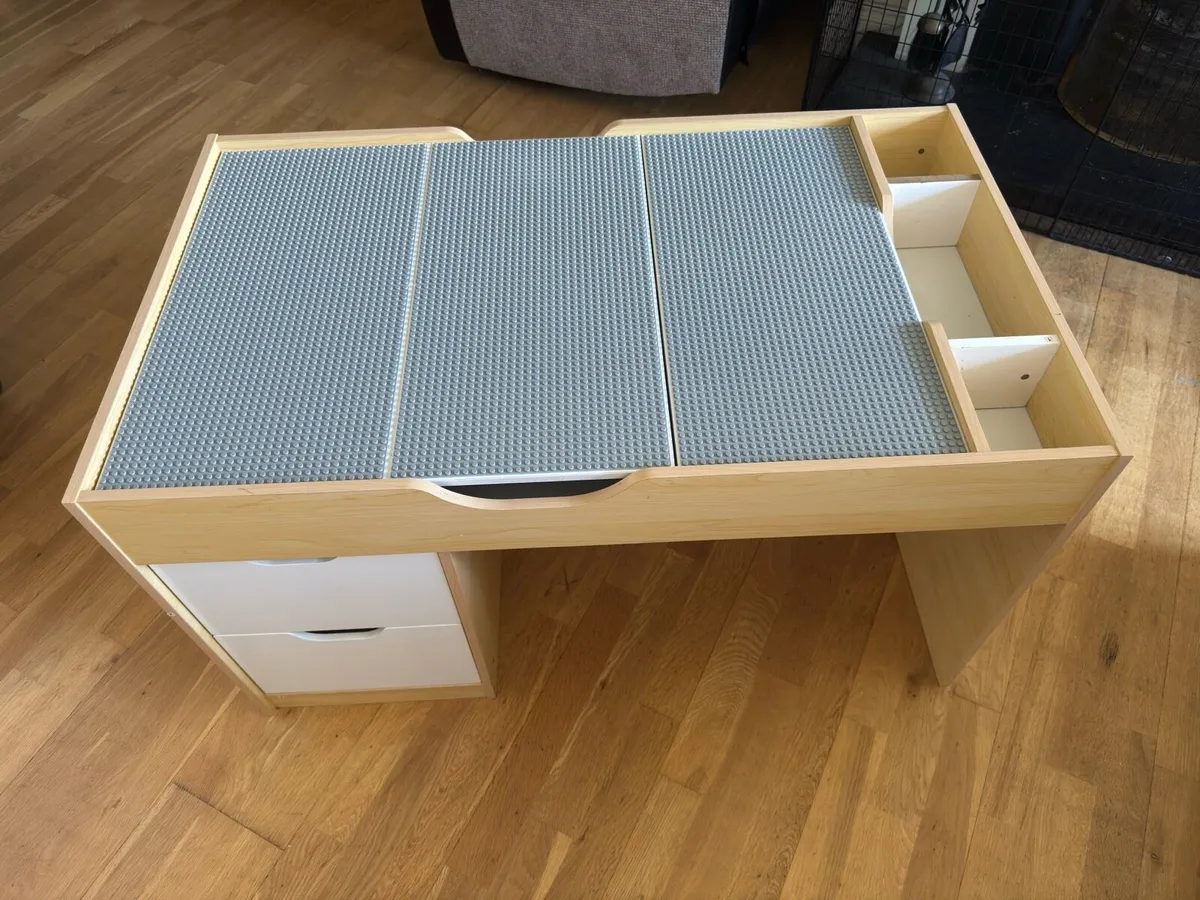 Lego table - Image 1