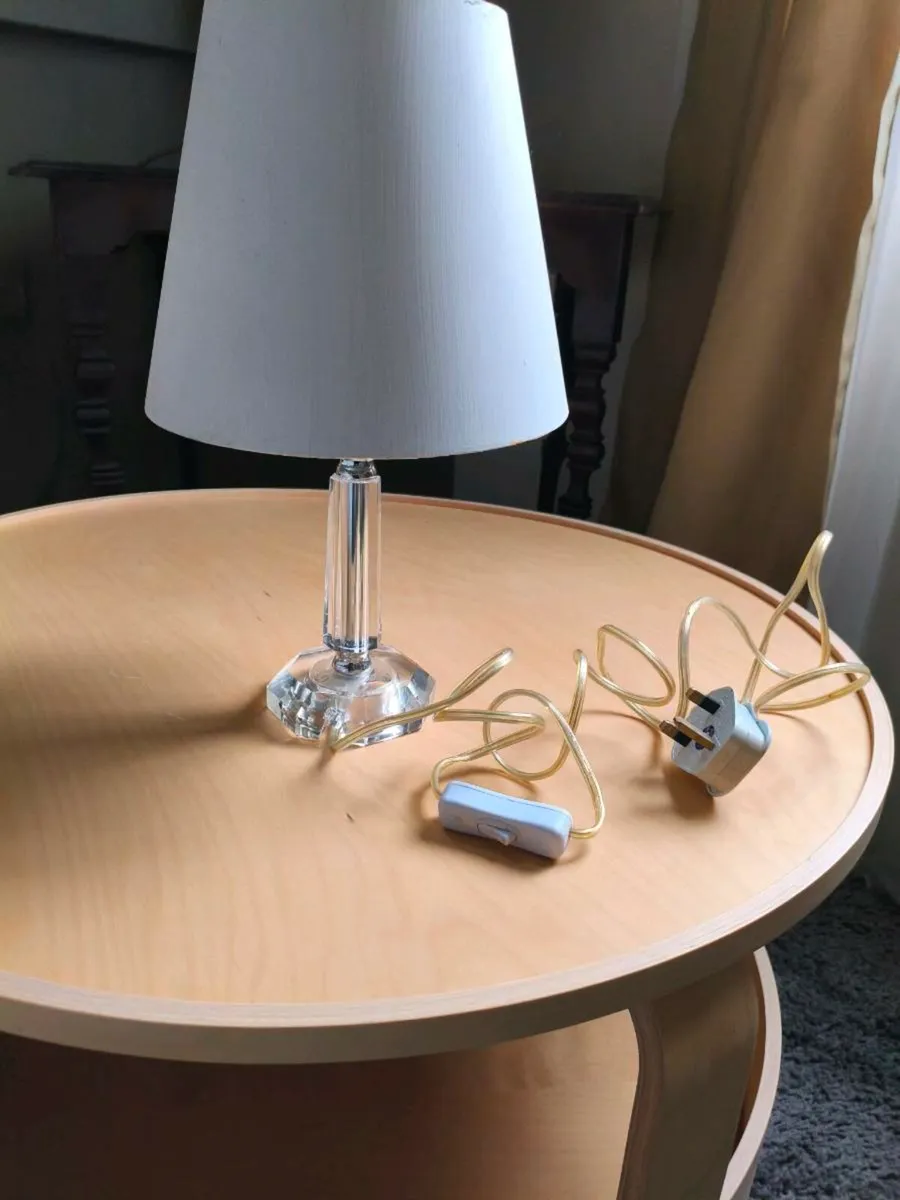 Small side table lamp - Image 1