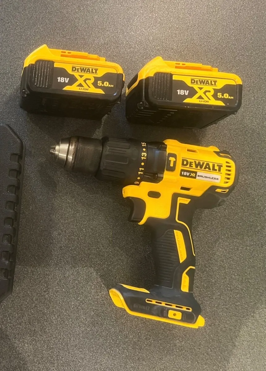 Dewalt 18V  Brushless Combi Drill 2 battery - Image 1