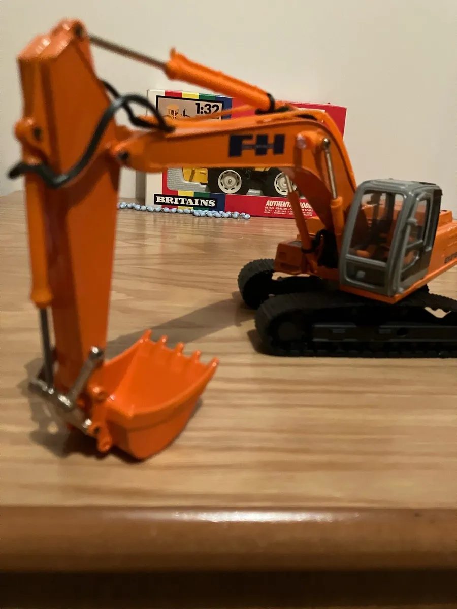 Hitachi EX215 - Image 2