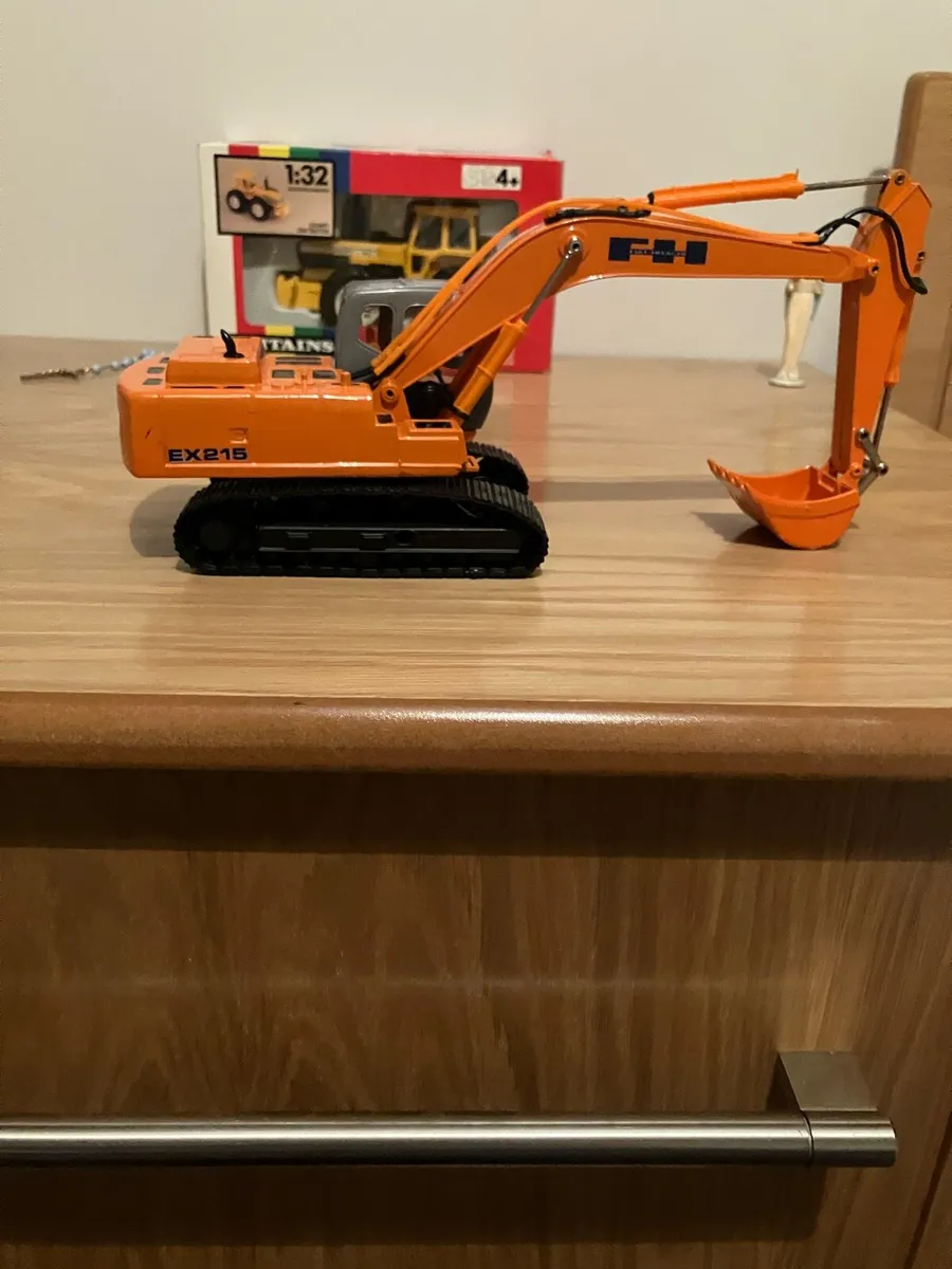 Hitachi EX215 - Image 4