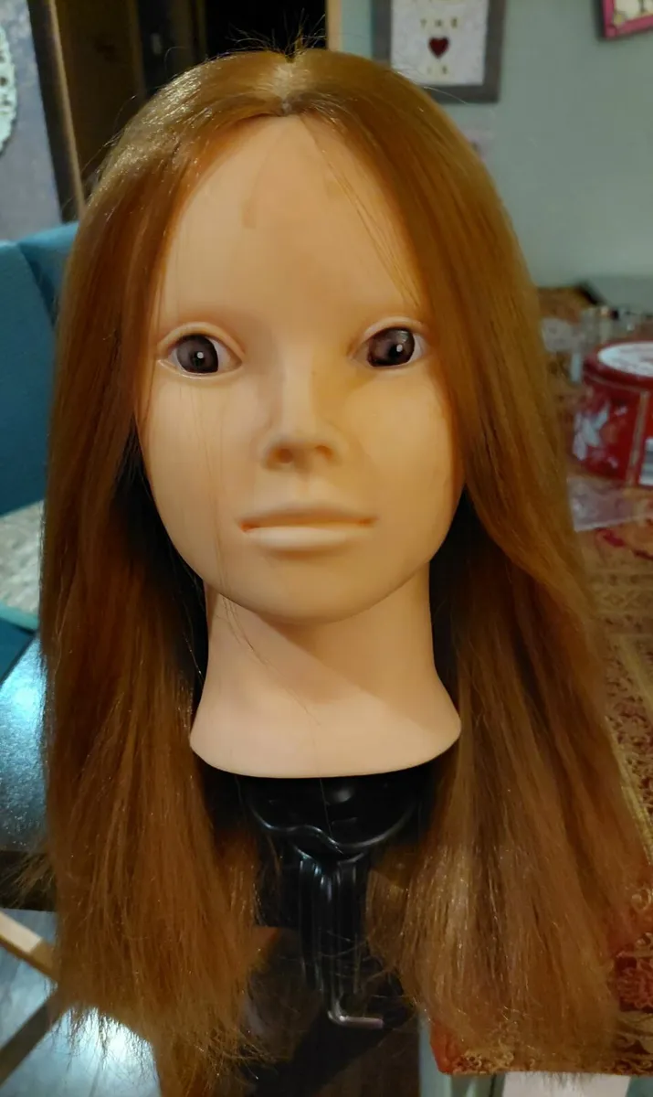 Manaquin head for hair and makeup - Image 1