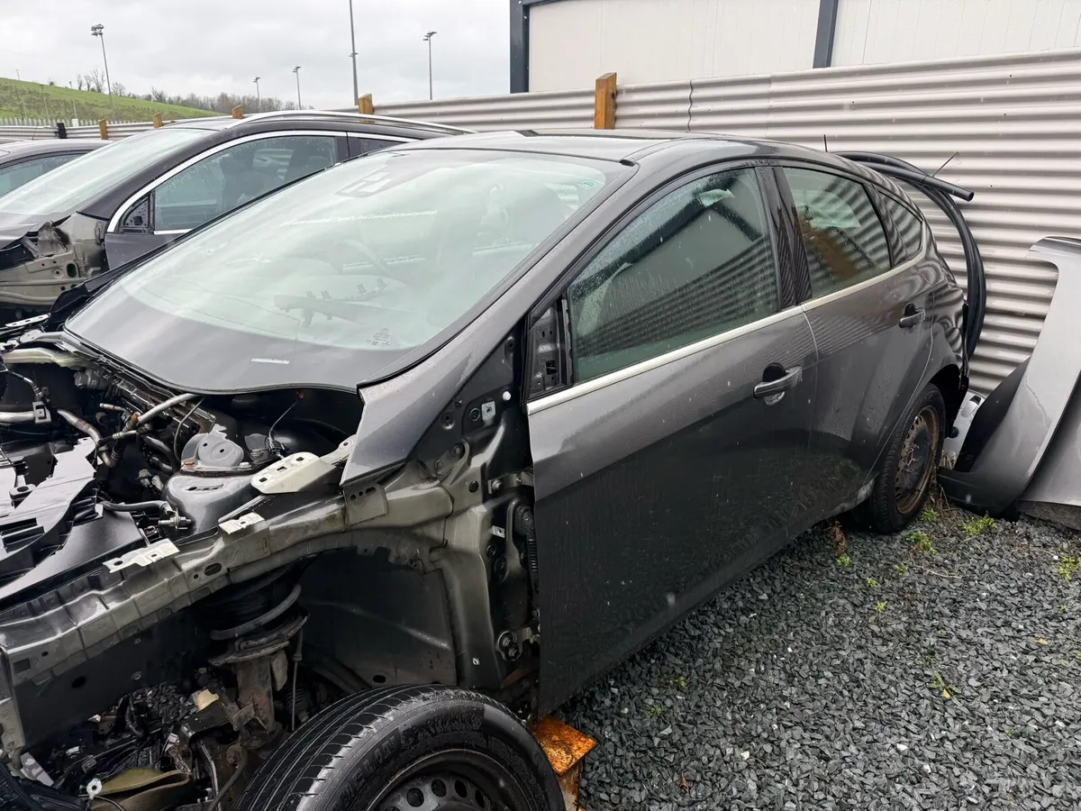 2017 Ford Focus Parts - Image 2