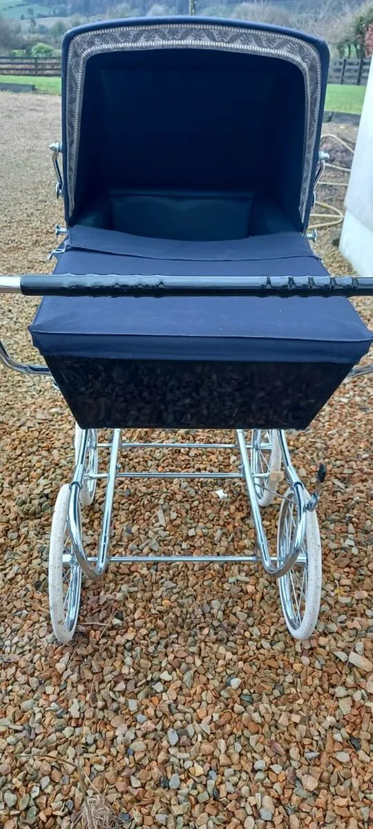 Silver Cross pram - Image 3