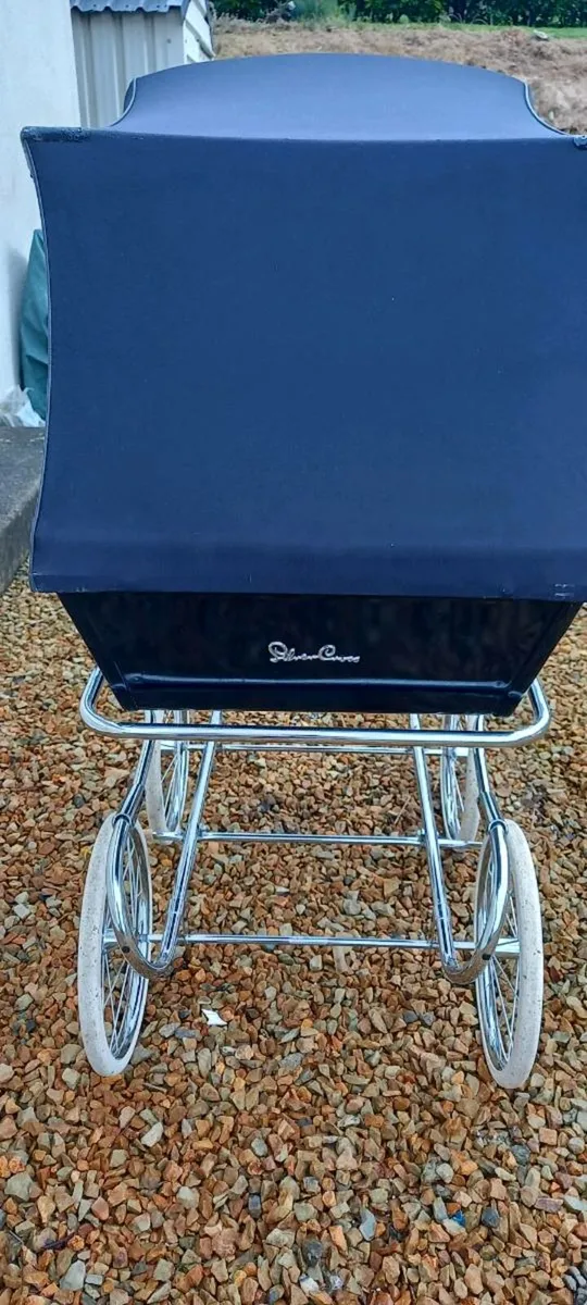 Silver Cross pram - Image 2
