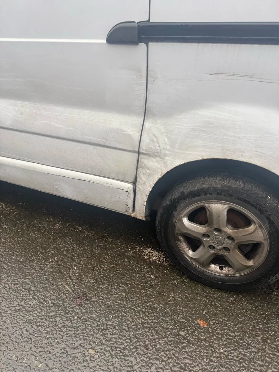 13 Renault trafic  fridge van - Image 4