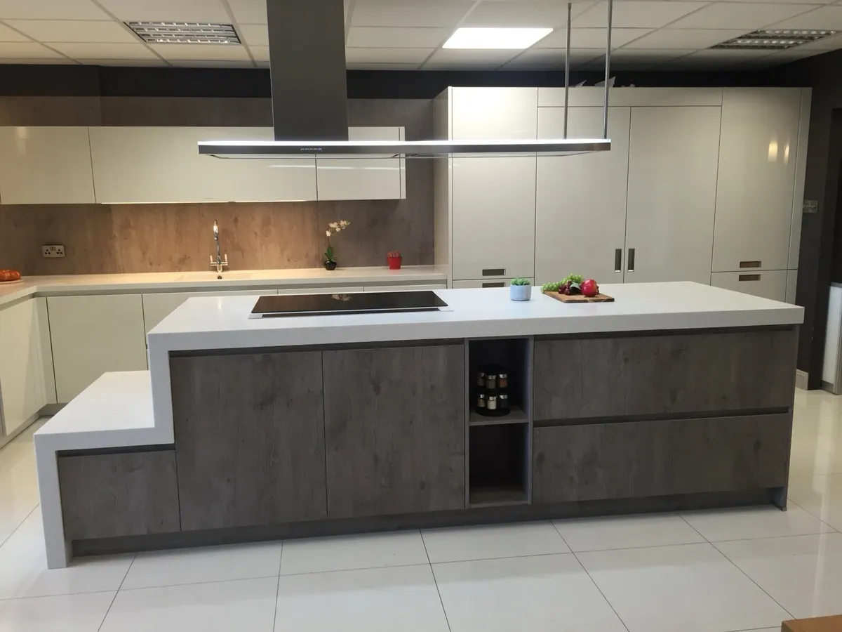 Extractor Hood - Image 4