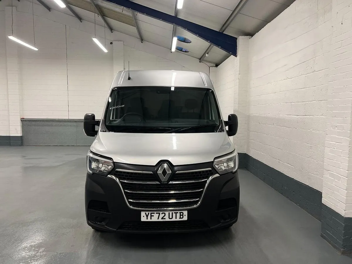 2023 Renault Master Medium Roof Panel Van - Image 2