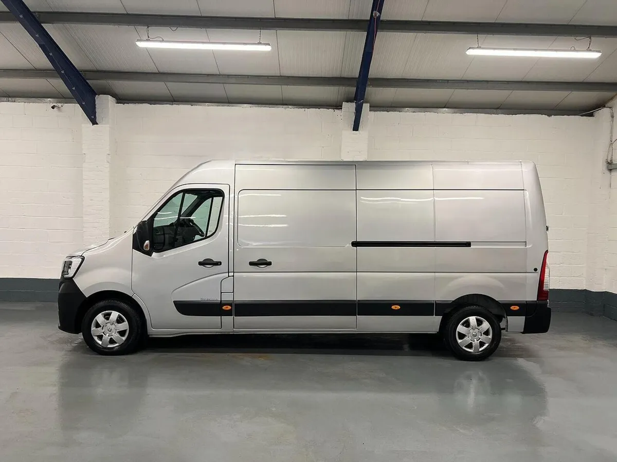 2023 Renault Master Medium Roof Panel Van - Image 1