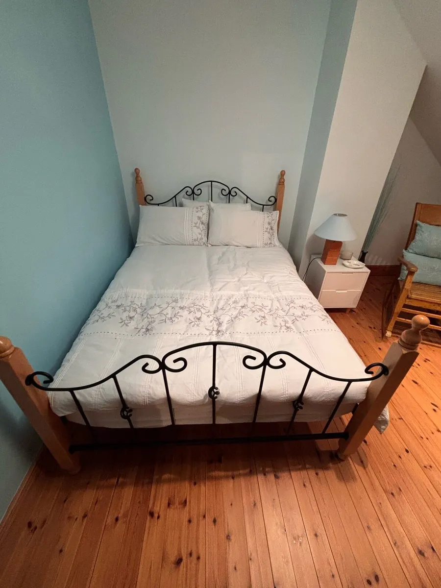 Double bed - Image 1