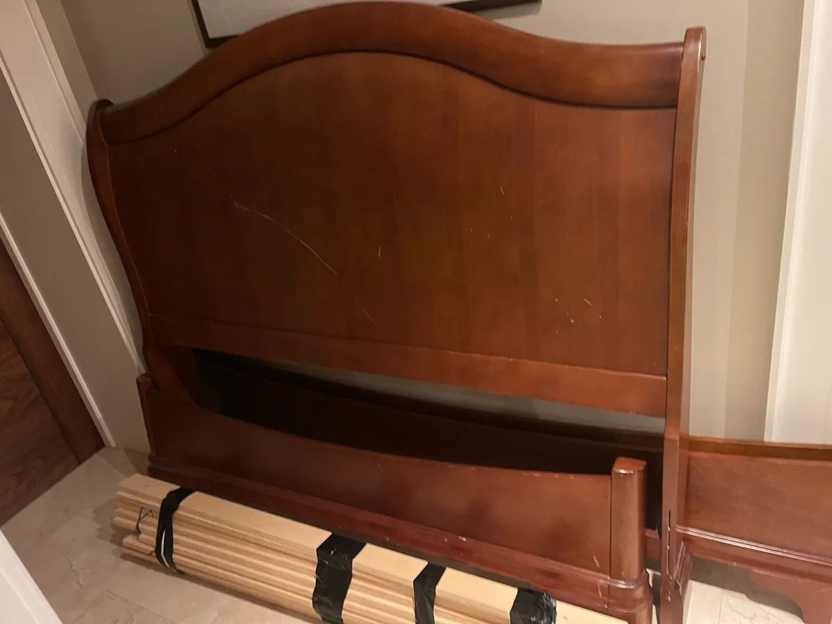 Magnificent Solid Solid 5 Ft Wooden King Size Bed