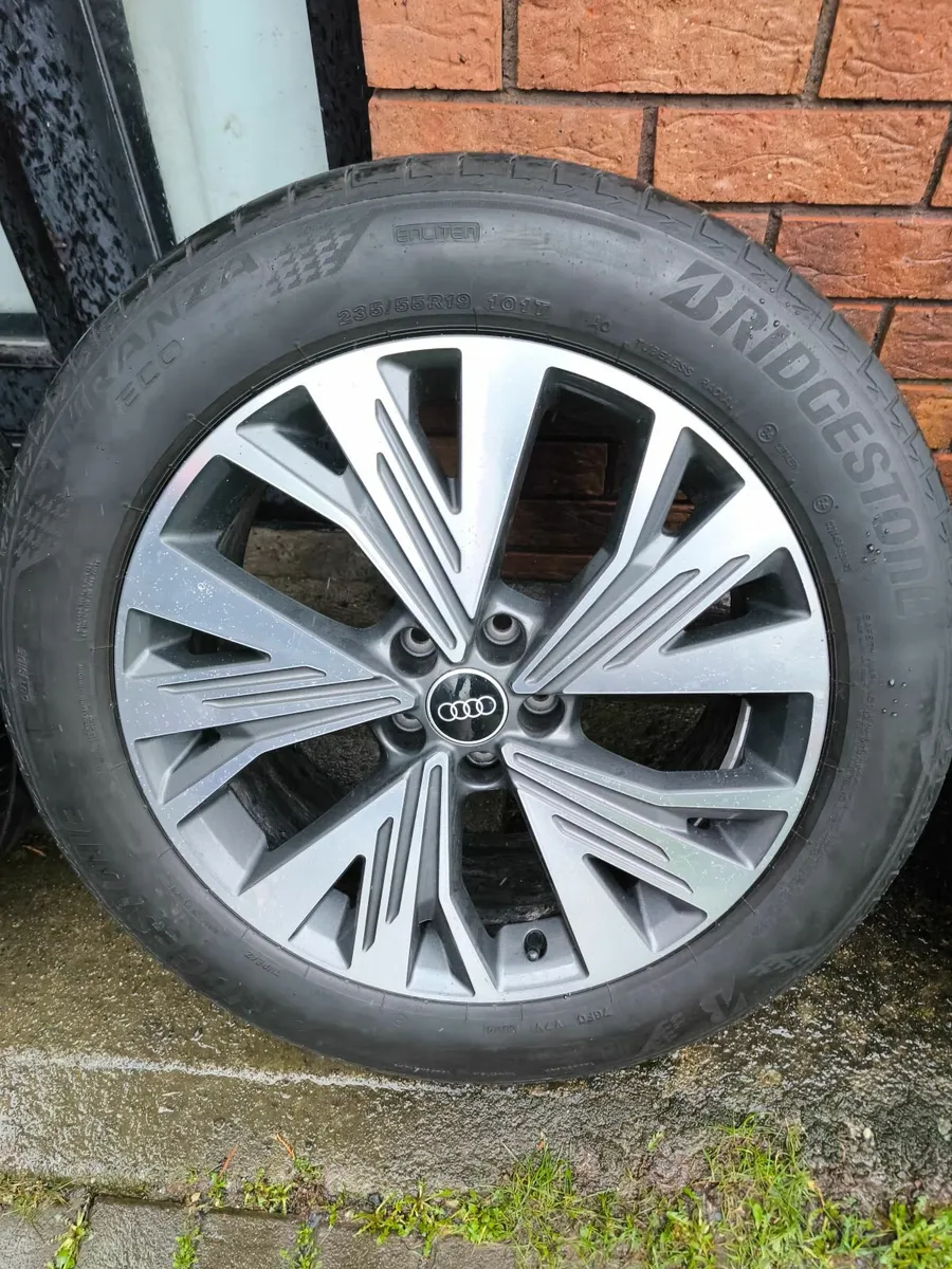 Audi Q3 Q4 Q5 Genuine wheels 235/55/19 good tyres! - Image 2