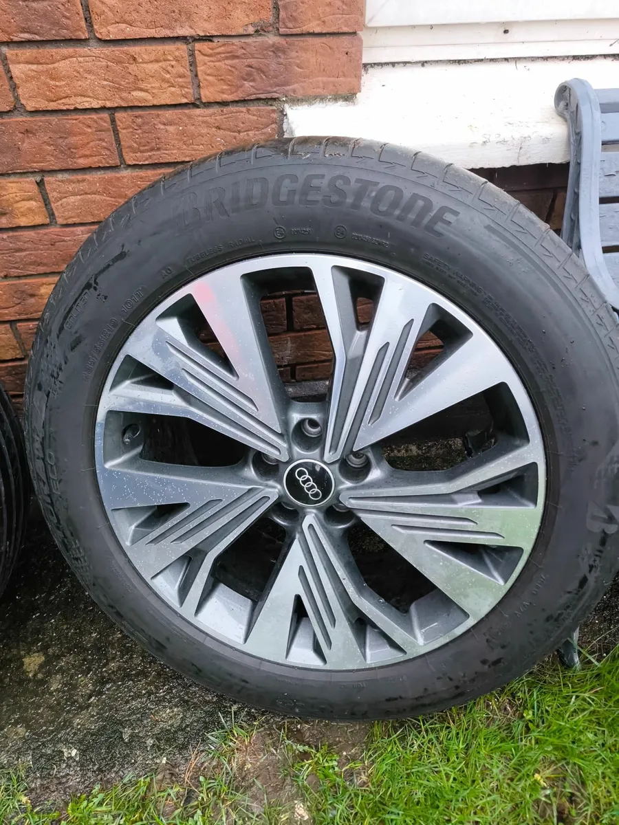 Audi Q3 Q4 Q5 Genuine wheels 235/55/19 good tyres! - Image 3