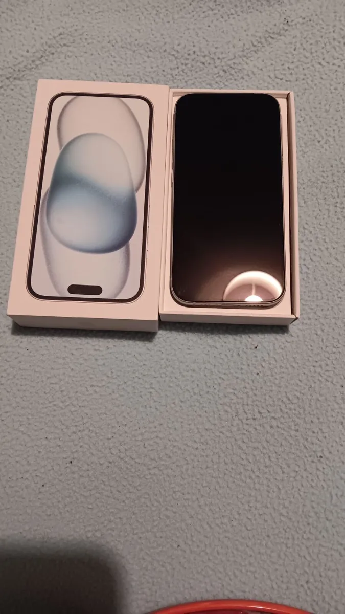iPhone 15 - Image 2