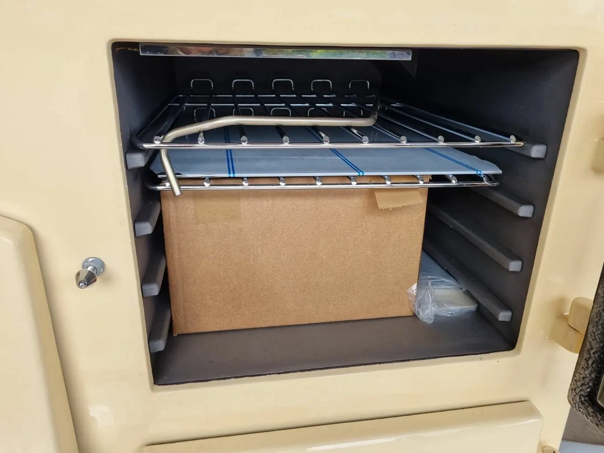 Oil burning stove - Image 2