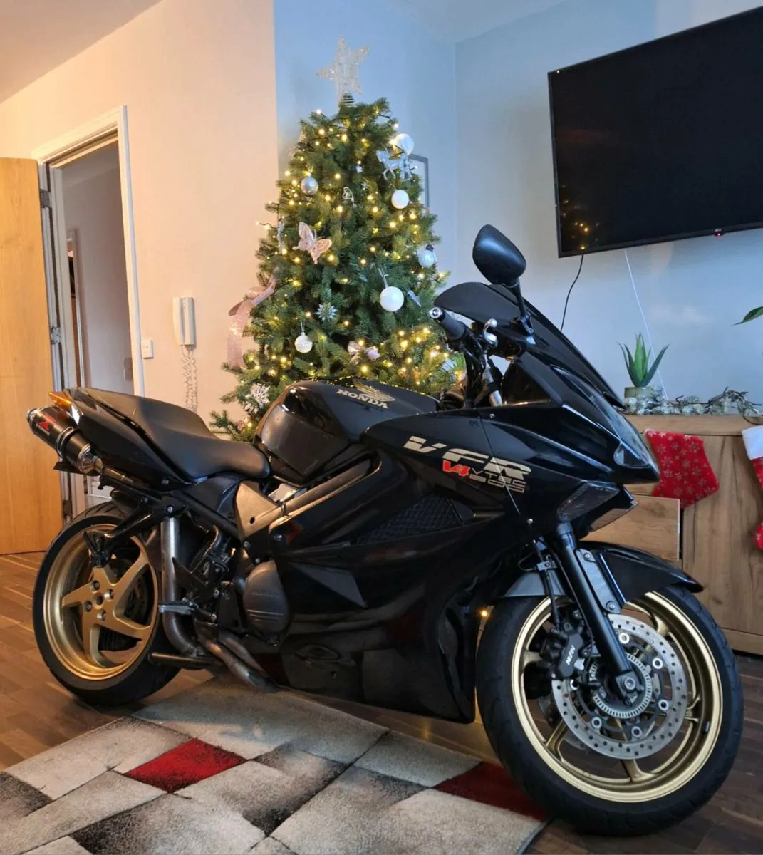 Beautiful vfr 800 - Image 1