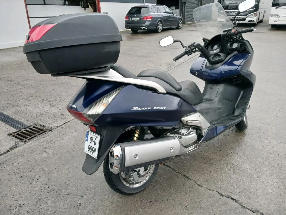 Honda FJS600 Silverwing - Image 2