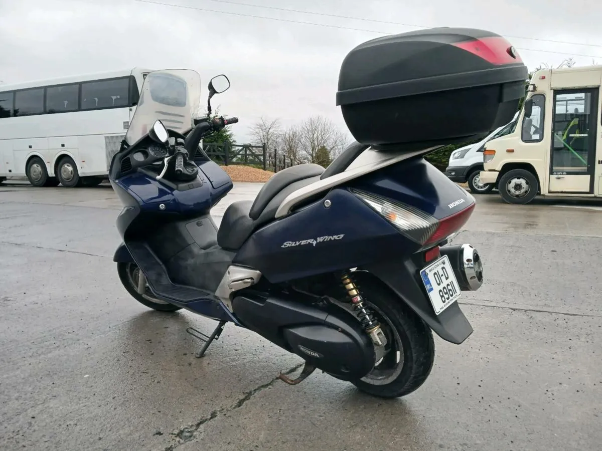 Honda FJS600 Silverwing - Image 3