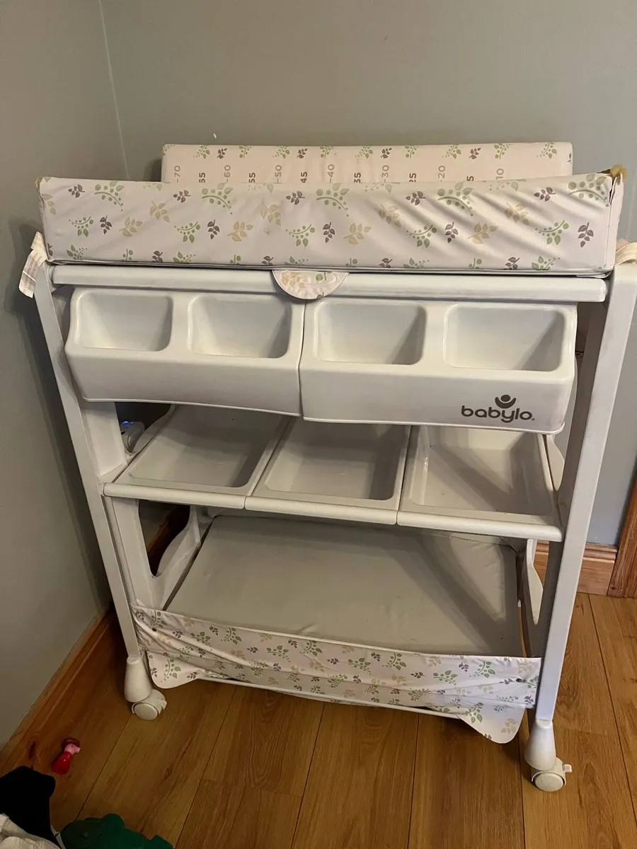 Baby changing unit - Image 1