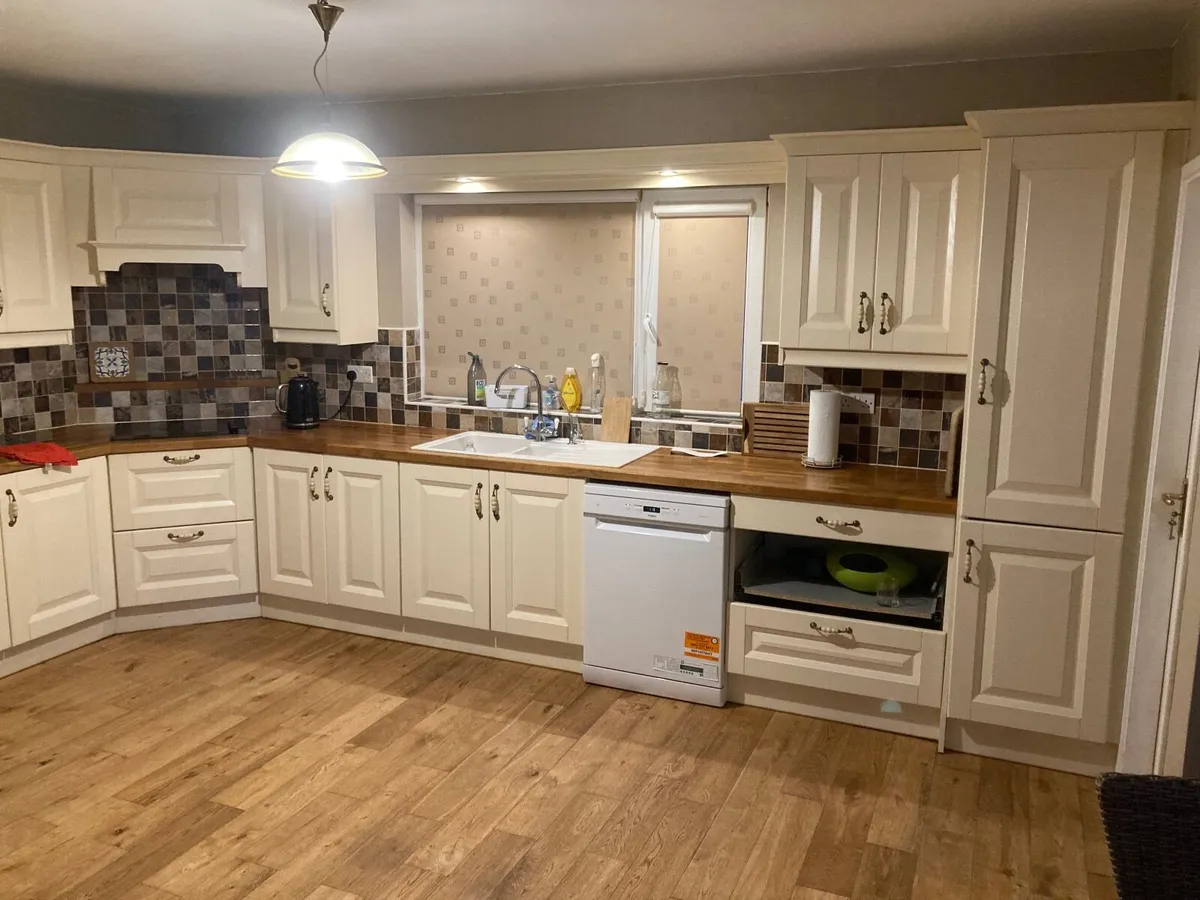 Kitchen and conservatory - Image 2