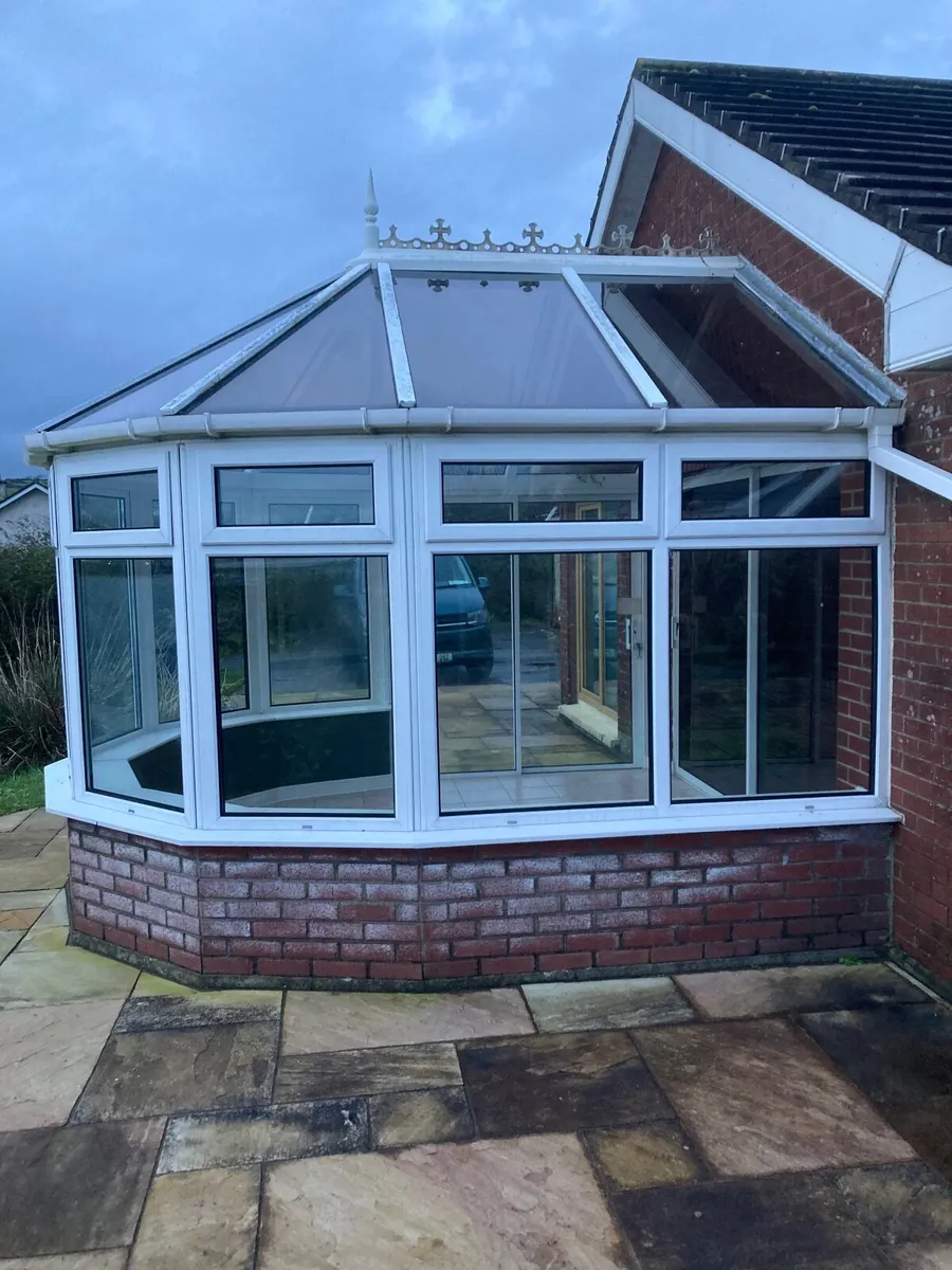 Kitchen and conservatory - Image 3