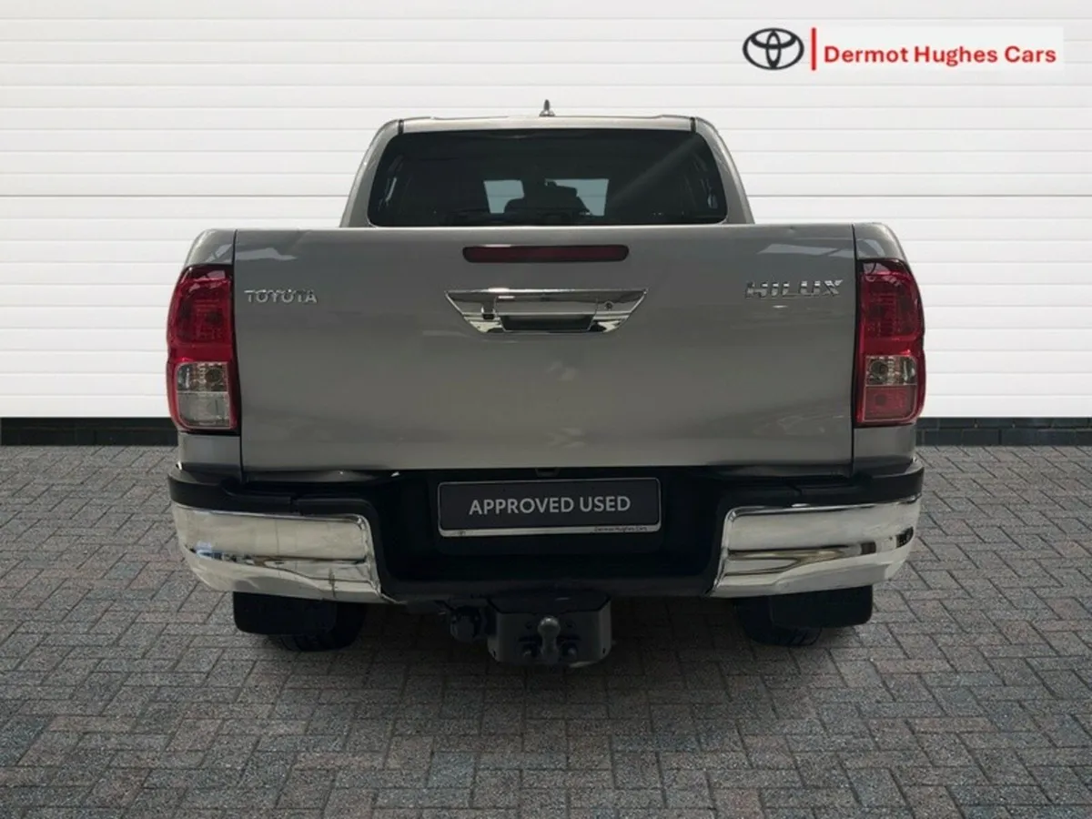 Toyota Hilux 2.8 SR5 DOUBLE CAB - Image 4