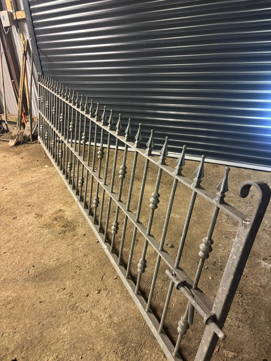 Selection of gates - Image 3