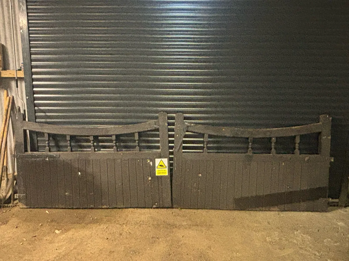 Selection of gates - Image 1