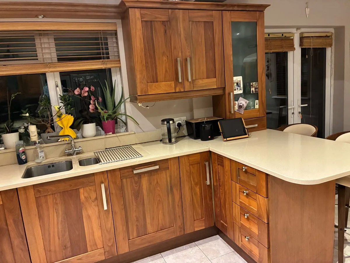 Kitchen and appliances (except fridge) - Image 4