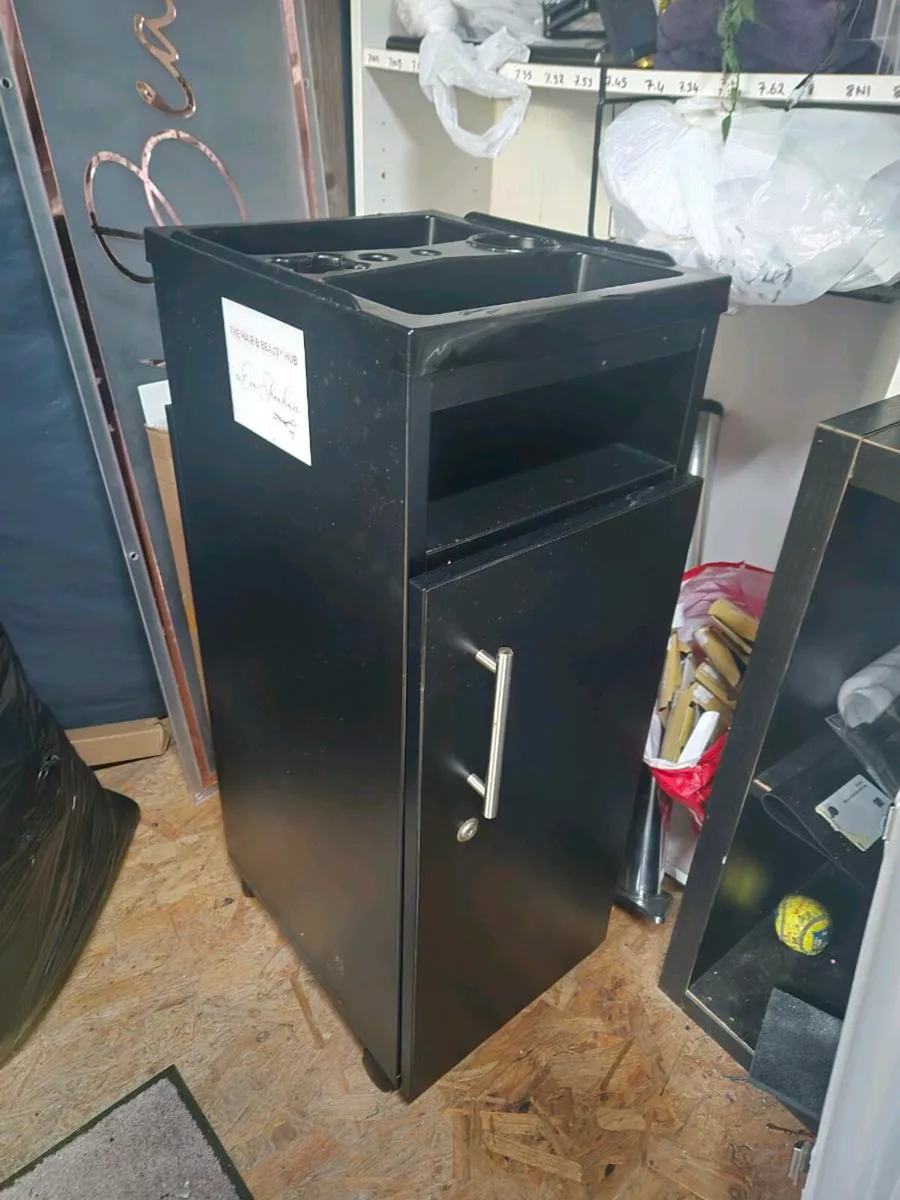 Hairdressing items - Image 1