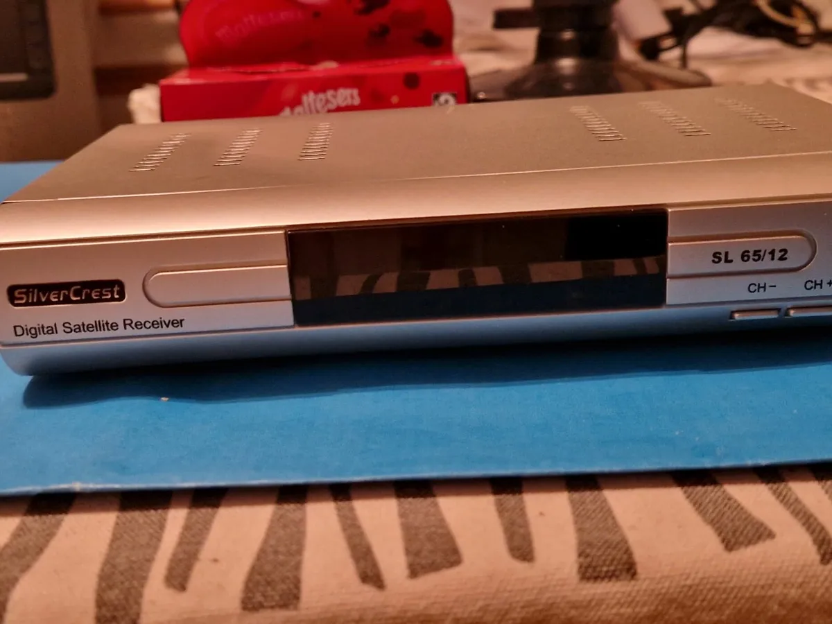 Digital Satellite Receiver SL 65-12 in Carry Case - Image 1