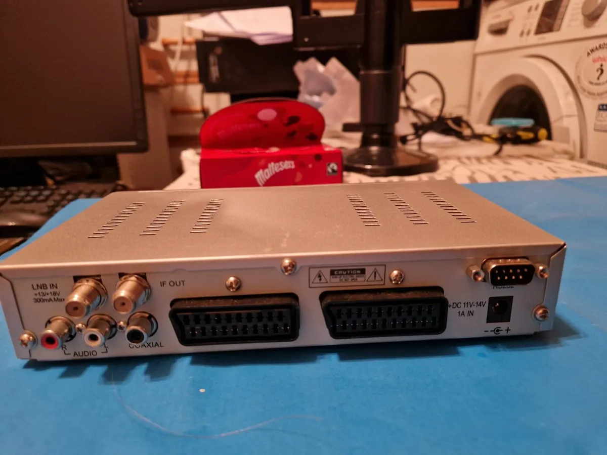 Digital Satellite Receiver SL 65-12 in Carry Case - Image 2