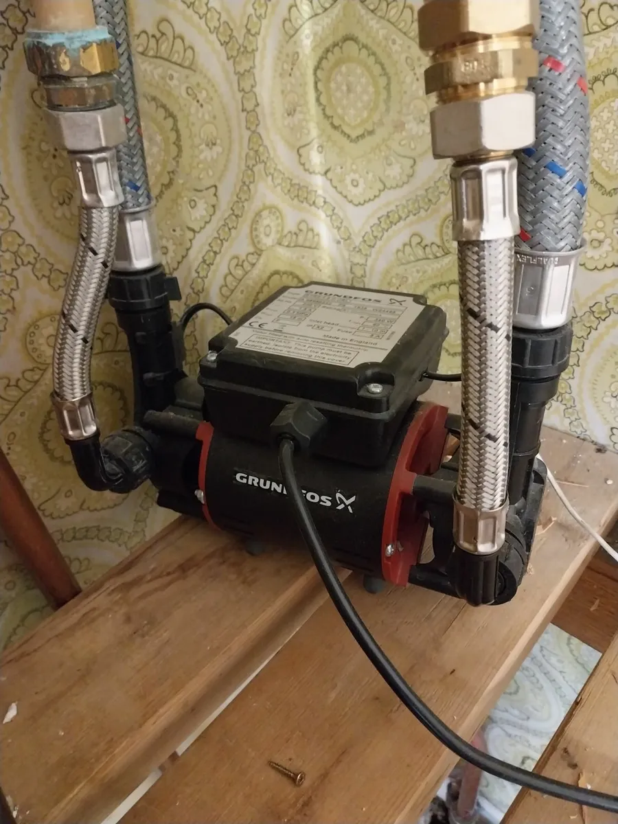 Pump and cylinder - Image 1