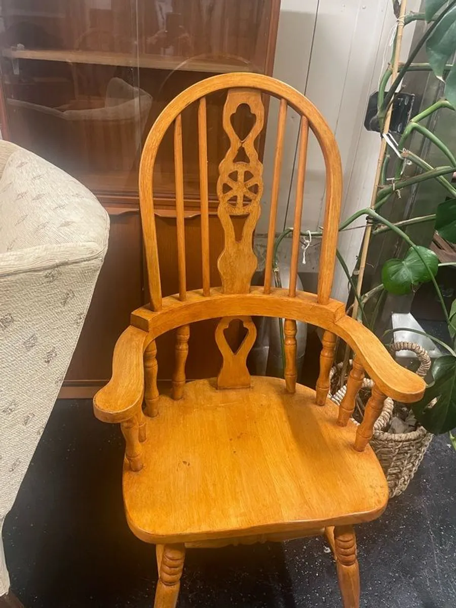 Pair of Windsor chairs - Image 1