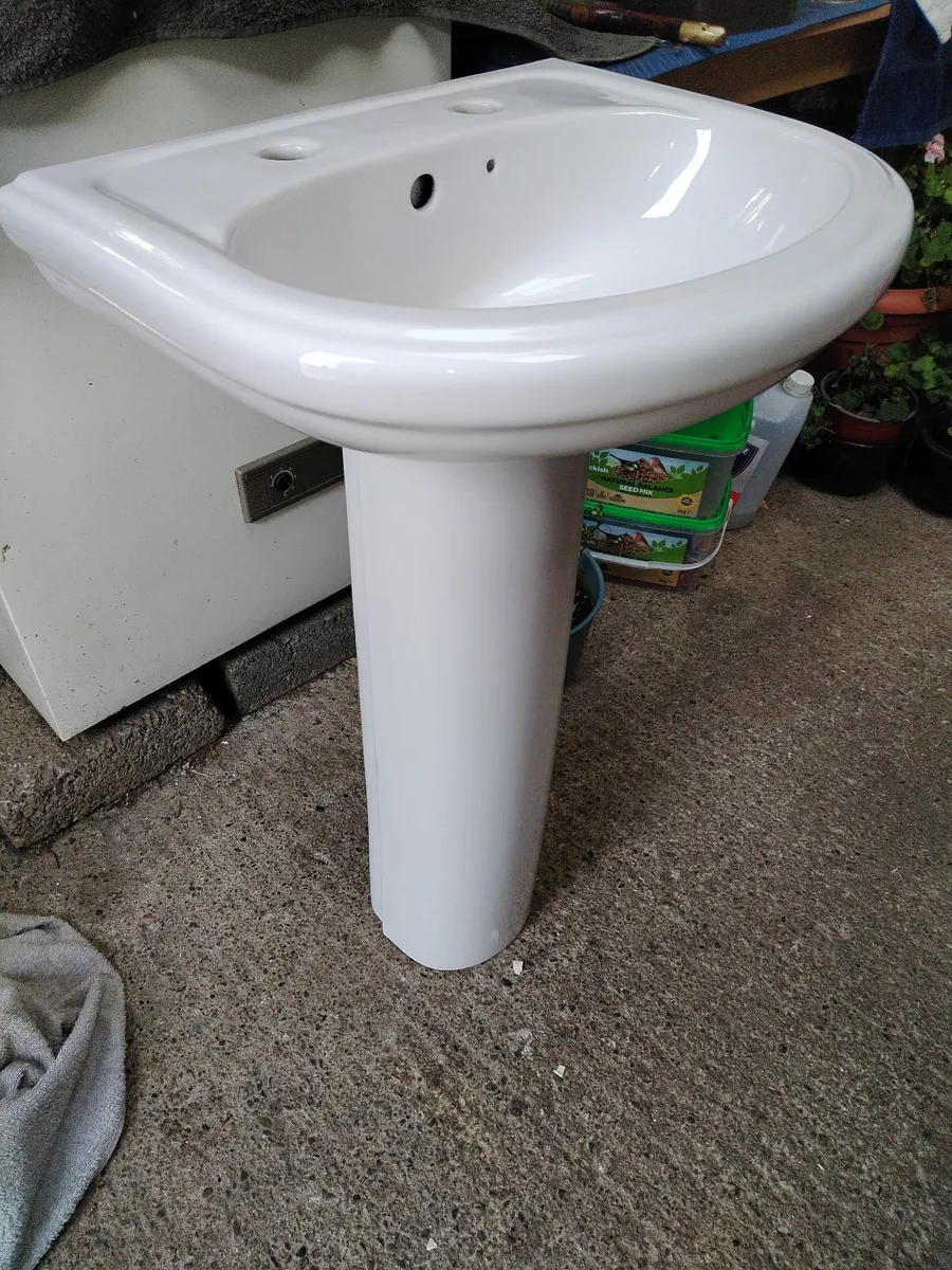 Basin and pedestal - Image 4