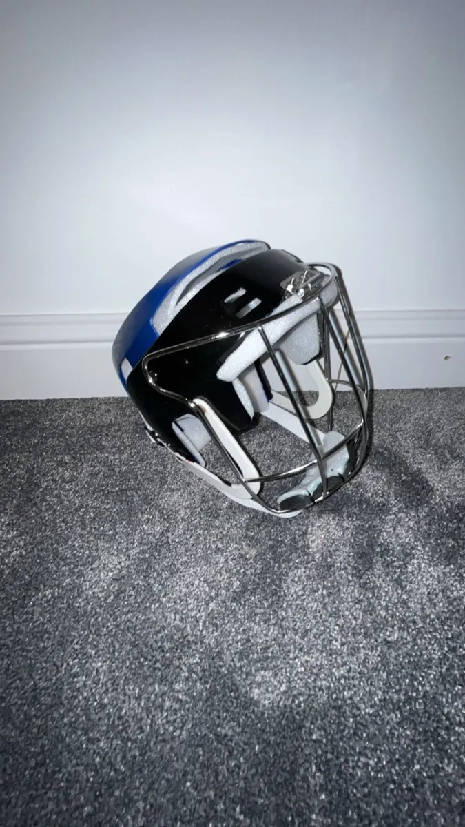 Hurling helmet - Image 1